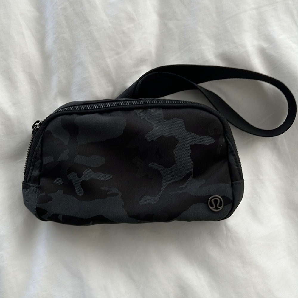 lululemon Everywhere Belt Bag Heritage Camo Olive